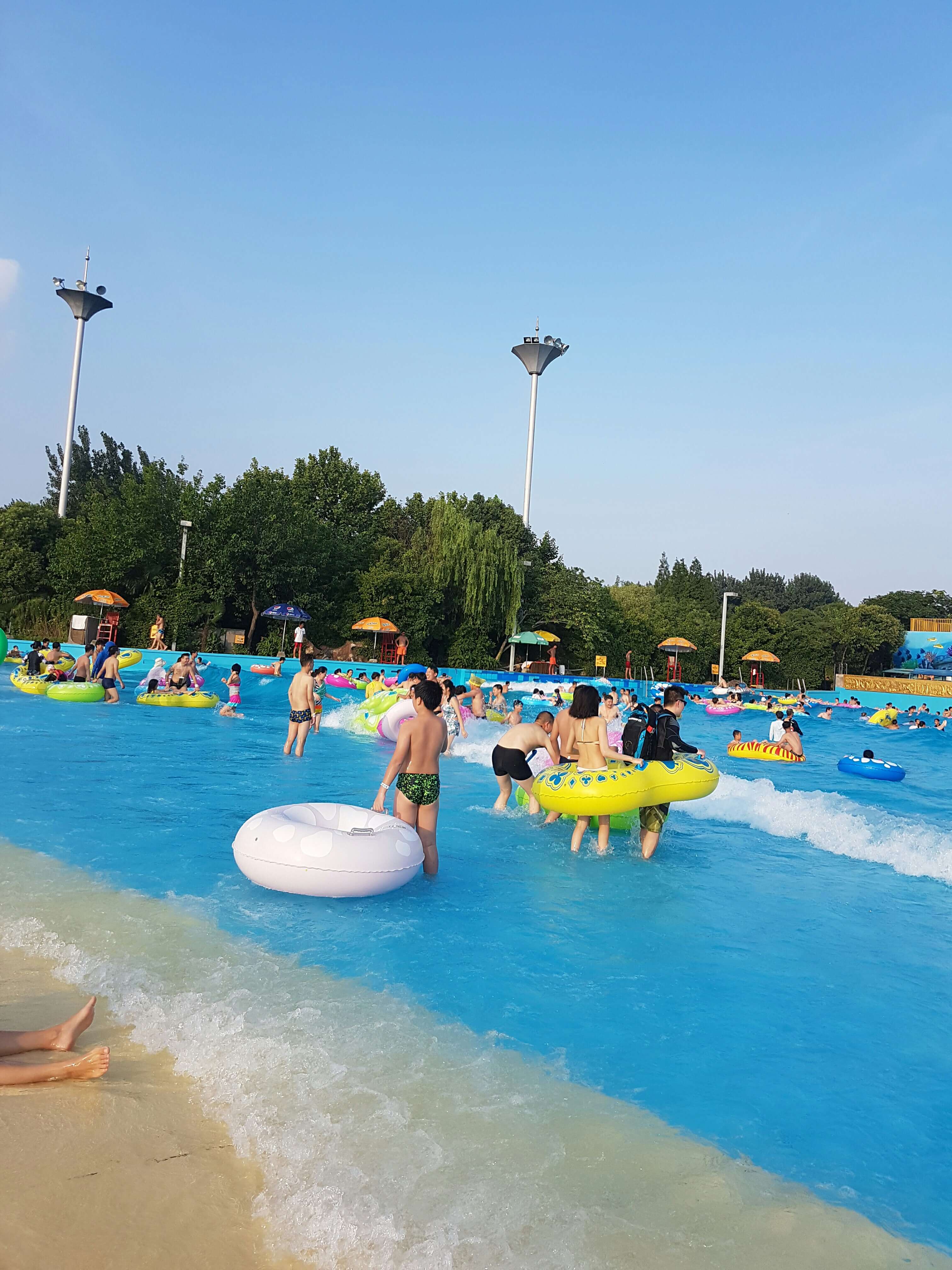 【無料開放】プールでのセクハラマニュアル～上海七宝熱帯風暴水上楽園 参考画像